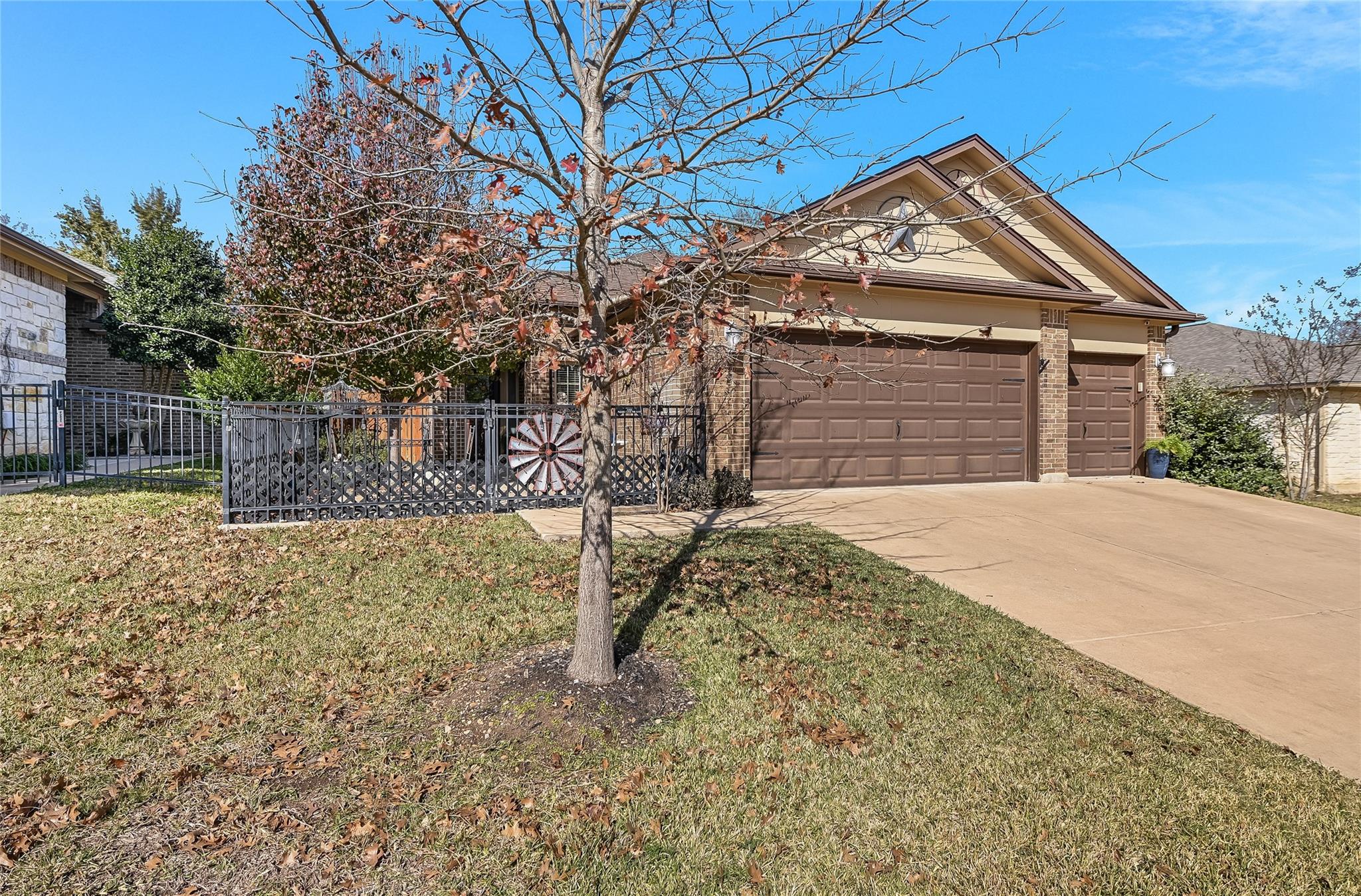 707 Hedgewood Dr Property Photo