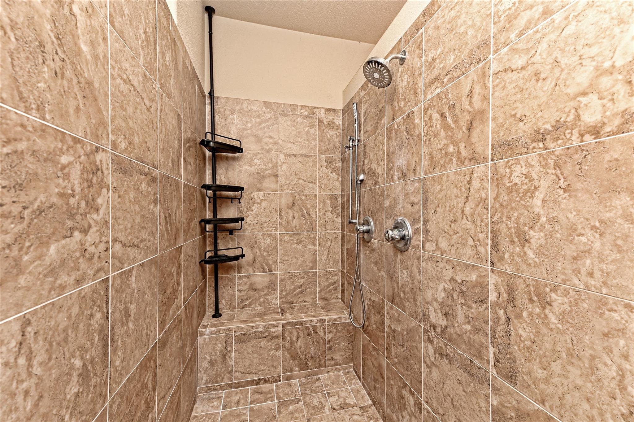 707 Hedgewood Dr Property Photo 39