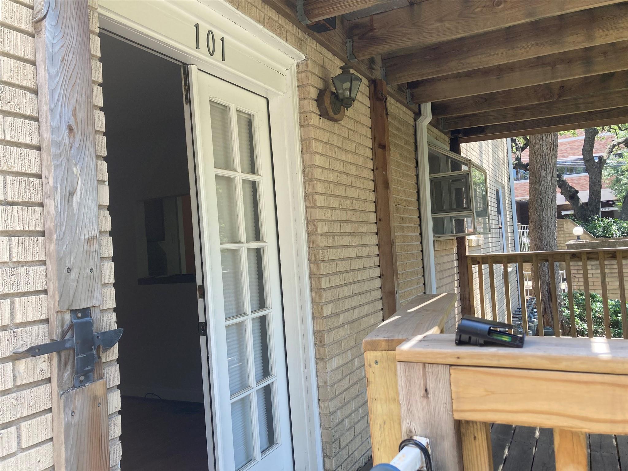 912 E 32nd St. St E #101 Property Photo 1