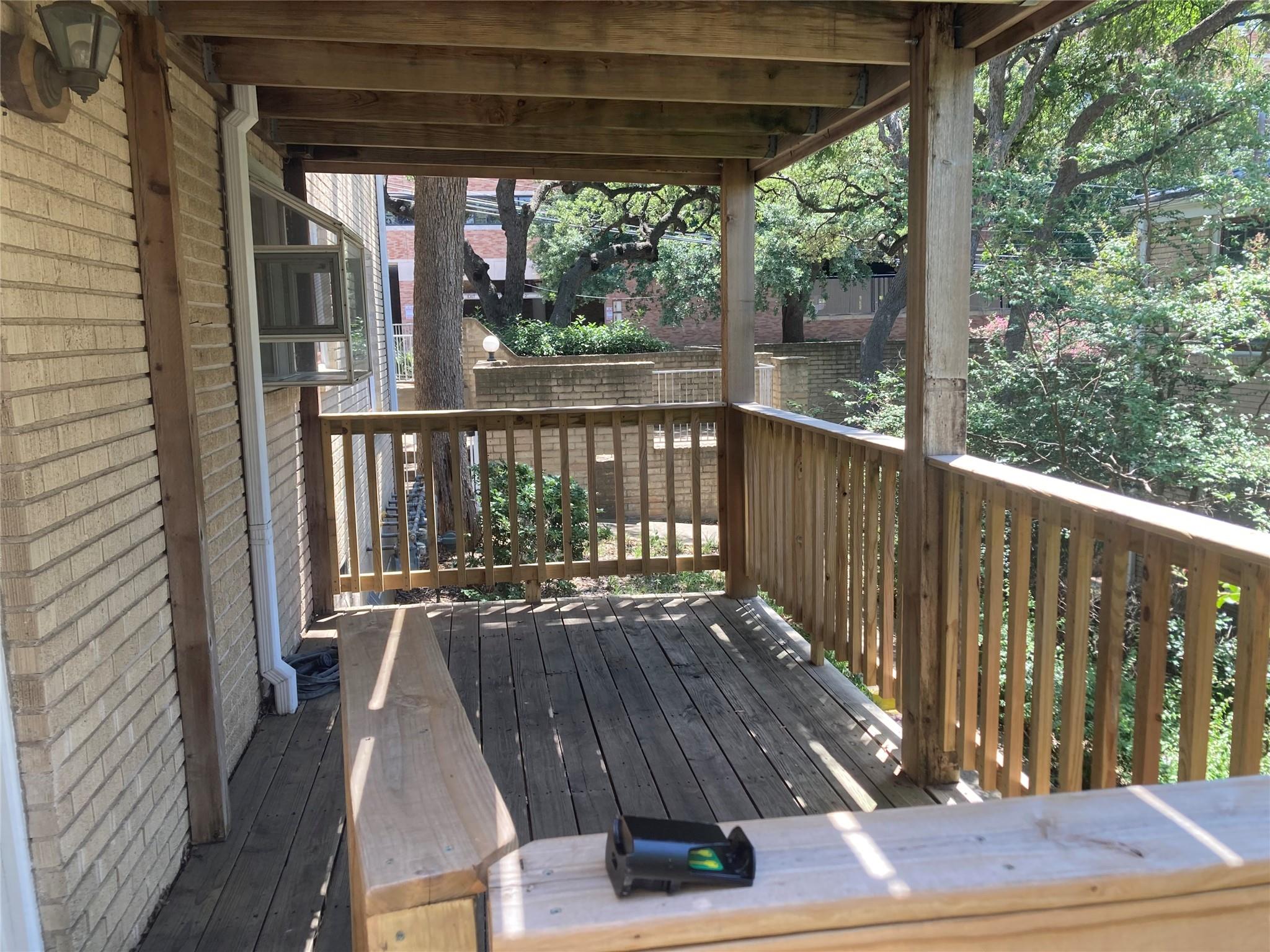 912 E 32nd St. St E #101 Property Photo 2