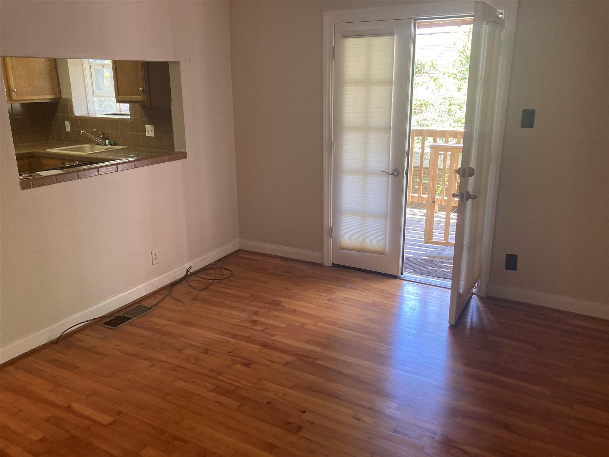 912 E 32nd St. St E #101 Property Photo 7