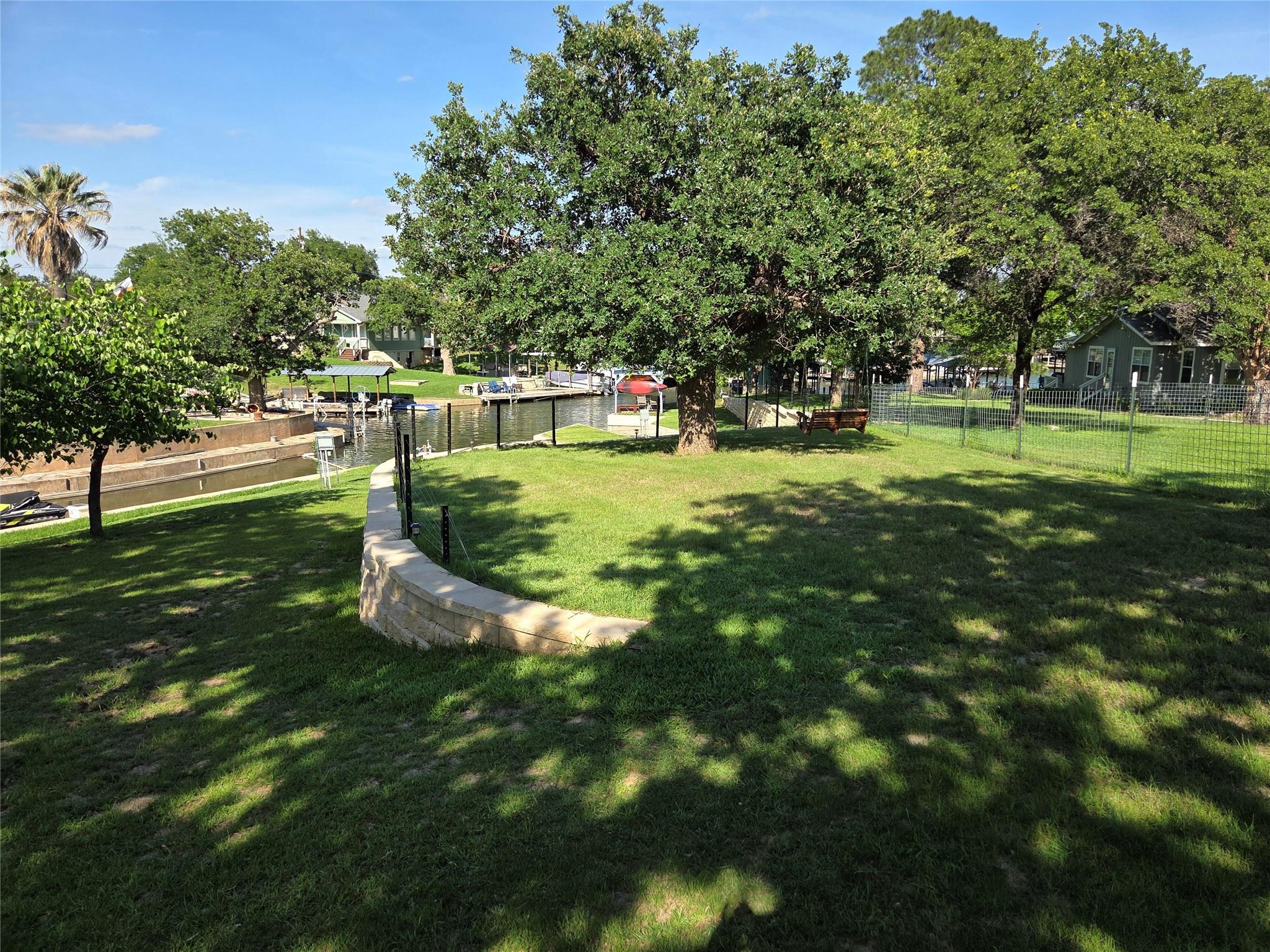 203 W Lakeshore Dr Property Photo 4