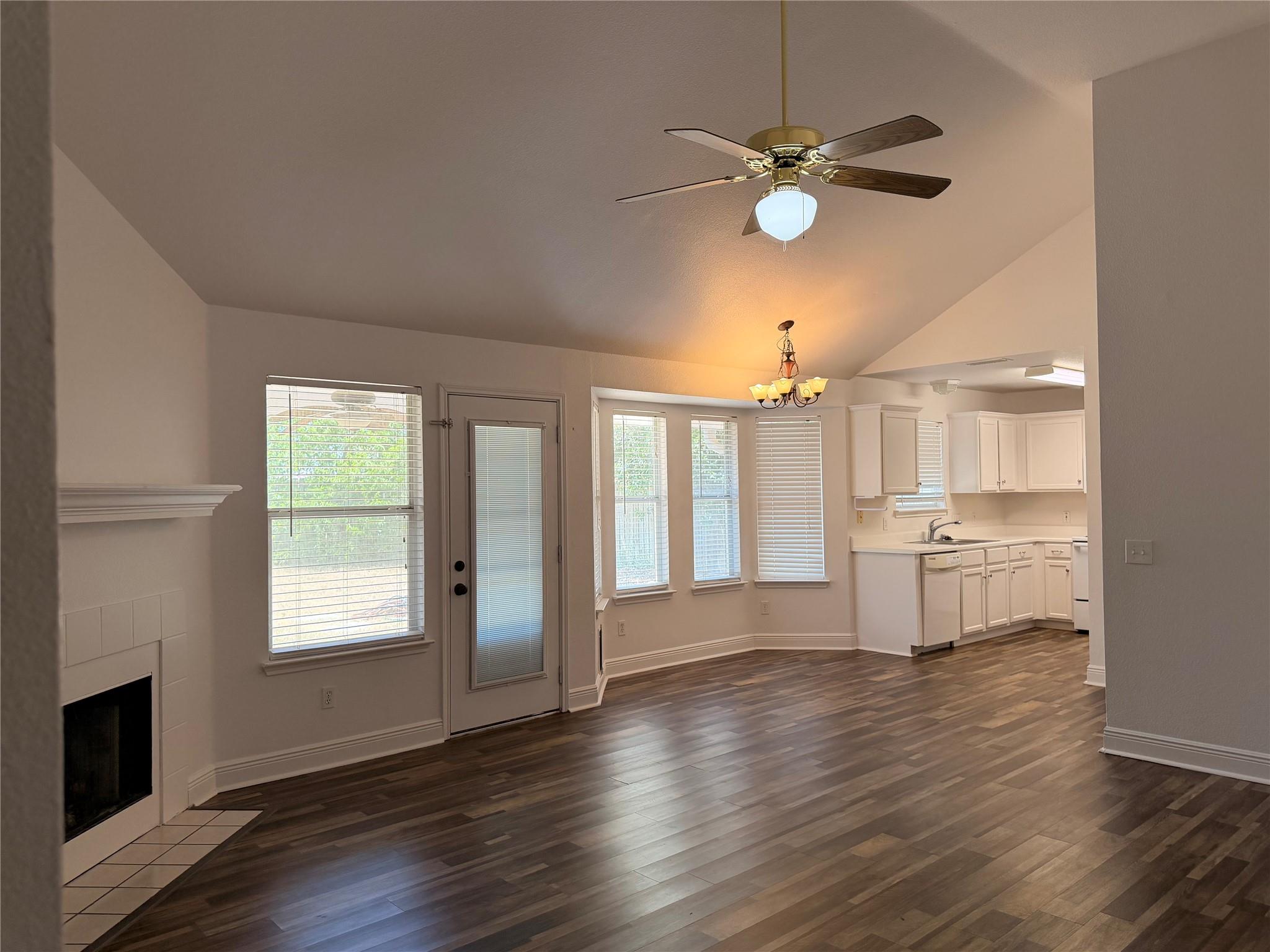 2202 Corbin Way Property Photo 4