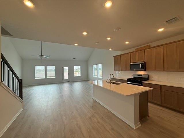 125 Skyview Farm Ln Property Photo 3