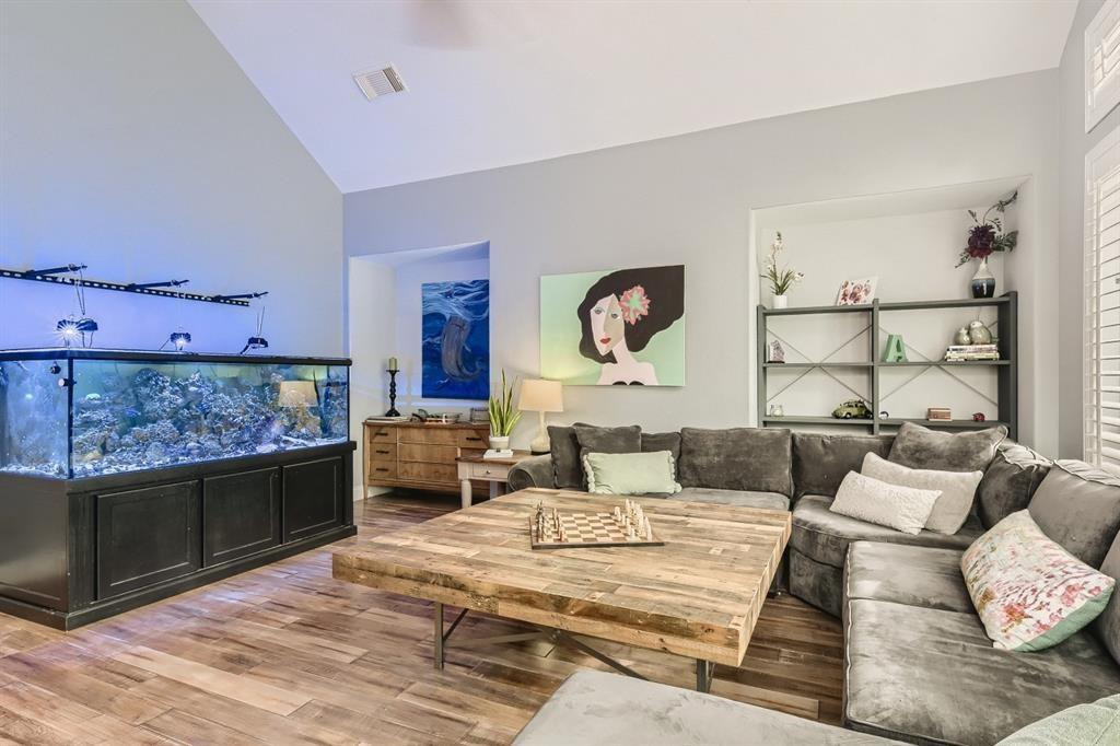 6517 Walebridge Ln Property Photo 15