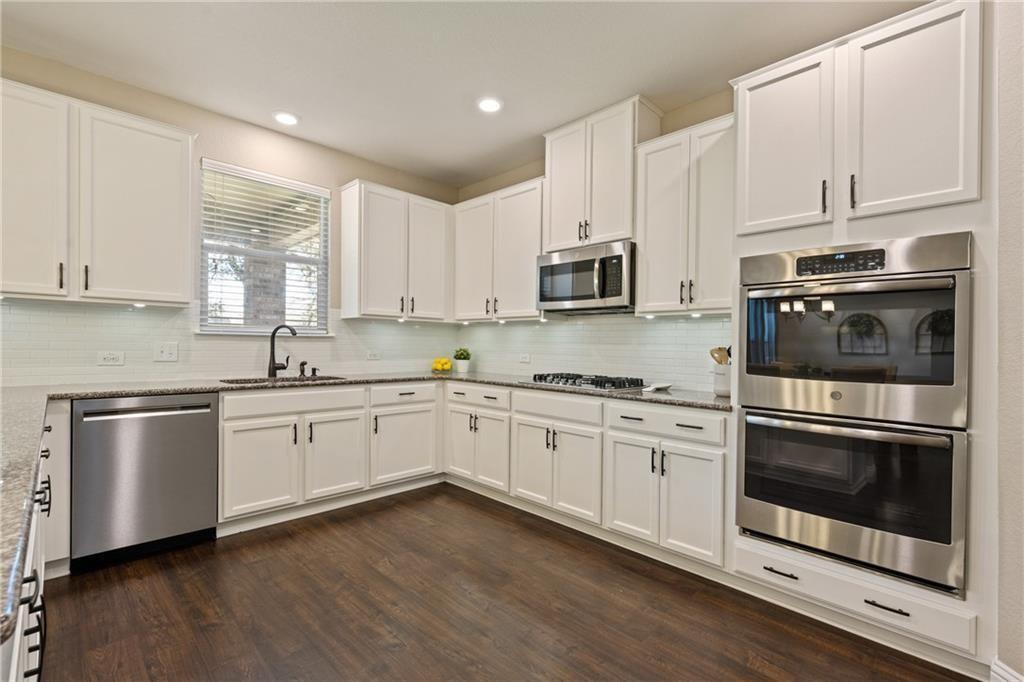 1524 Uhland Dr Property Photo 11