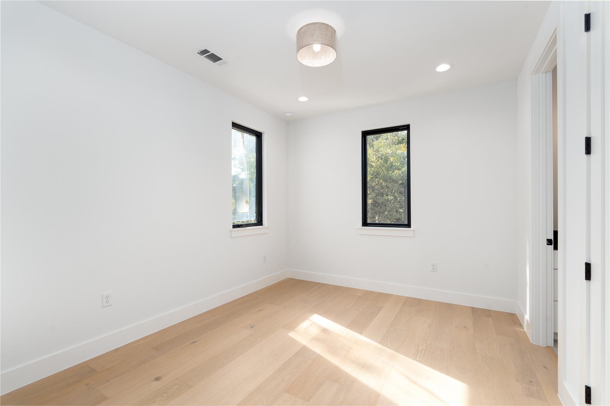 3001 E 51st St 7 Property Photo 27