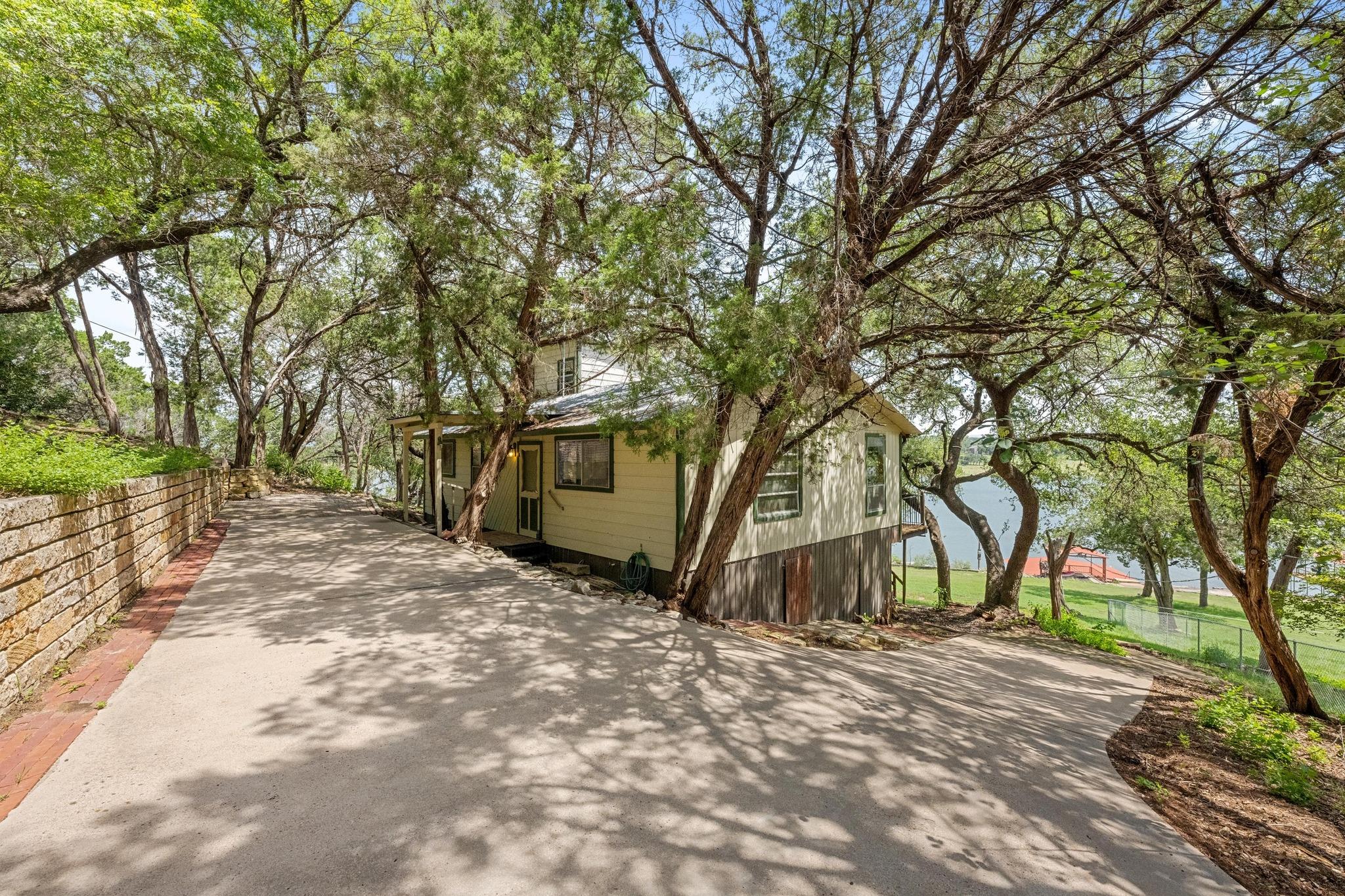 20926 W Lakeshore Dr Property Photo 3