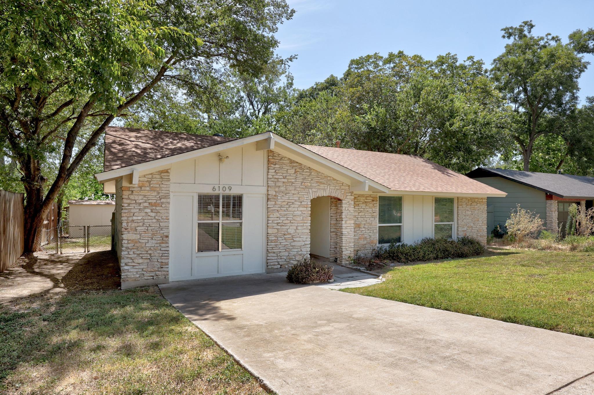6109 Glen Meadow Dr Property Photo 3