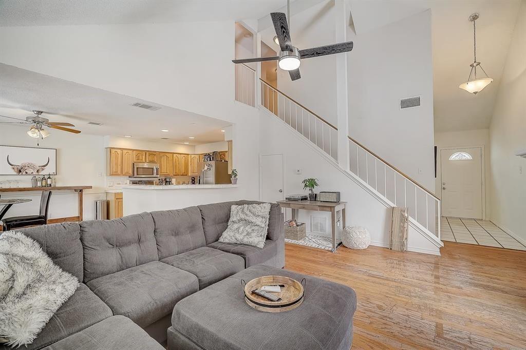 2634 Piping Rock Trl Property Photo 3