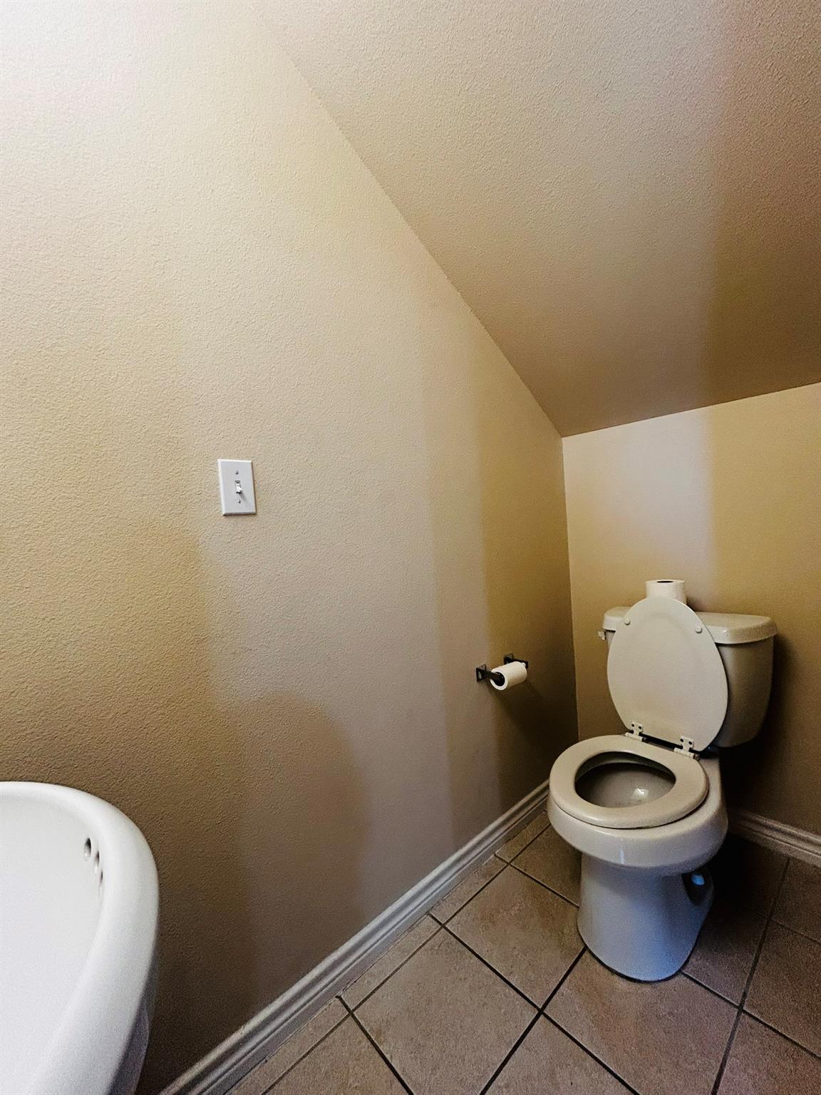 305 E 31 St #4 Property Photo 11