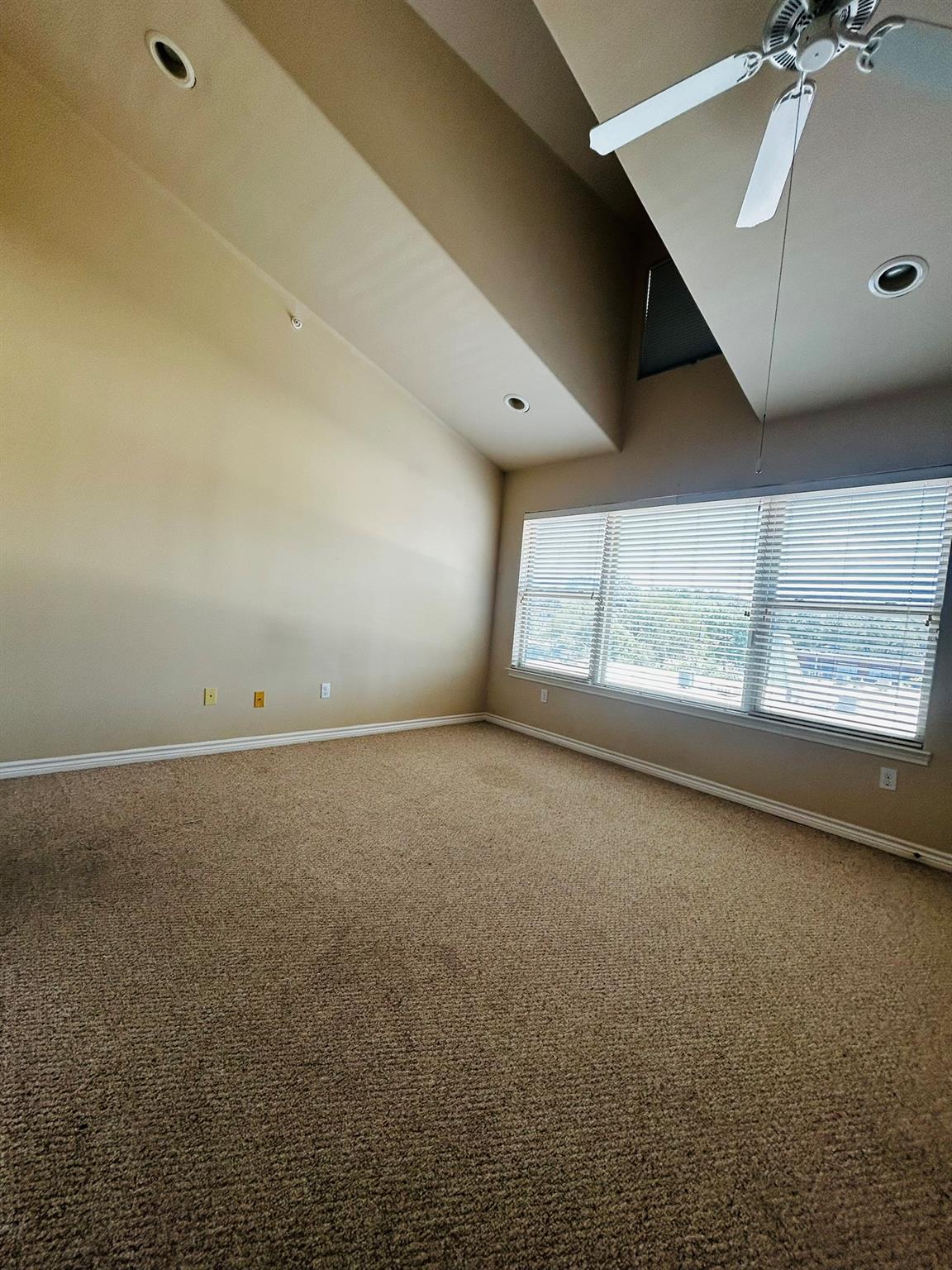 305 E 31 St #4 Property Photo 16