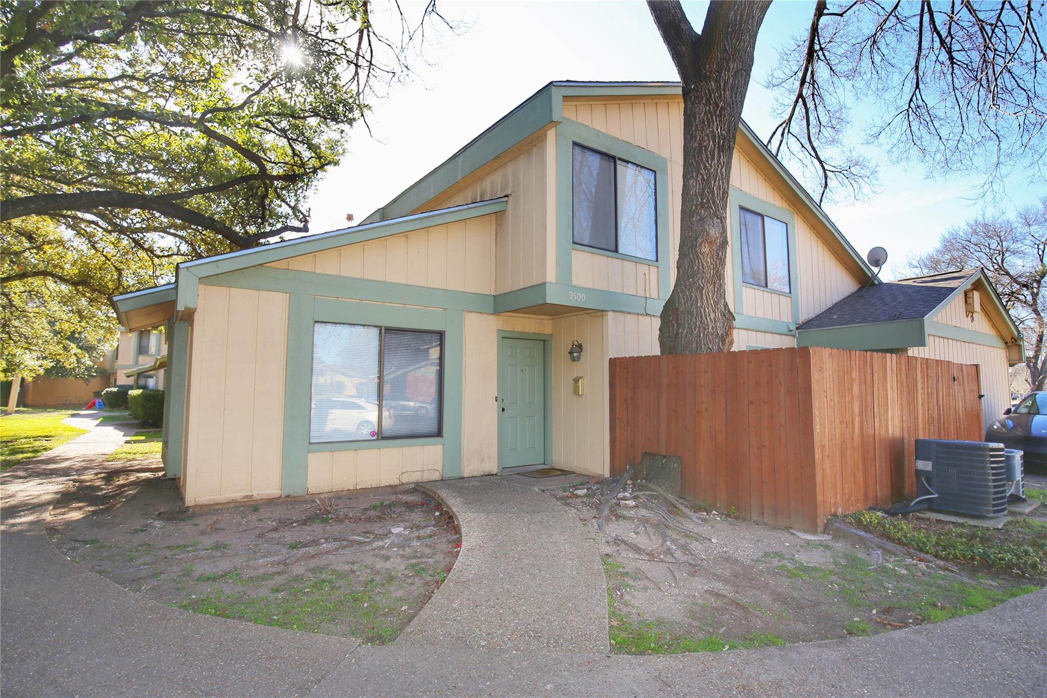 9500 Quail Village Ln Property Photo