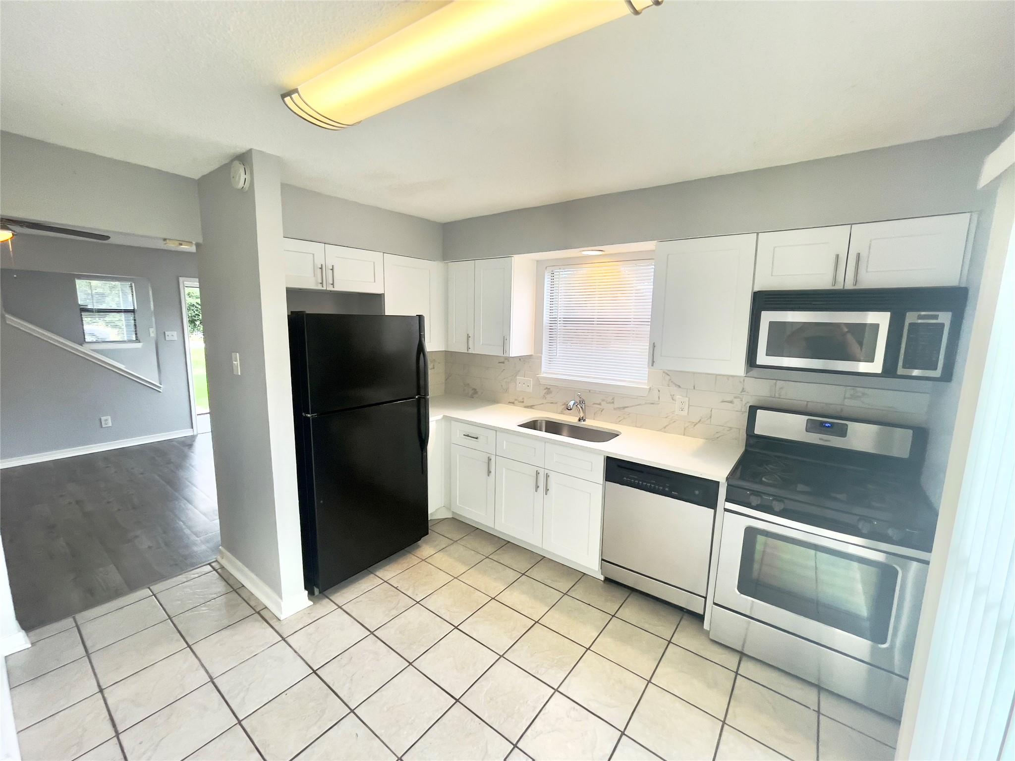 2001 Kenneth Ave #a Property Photo 2