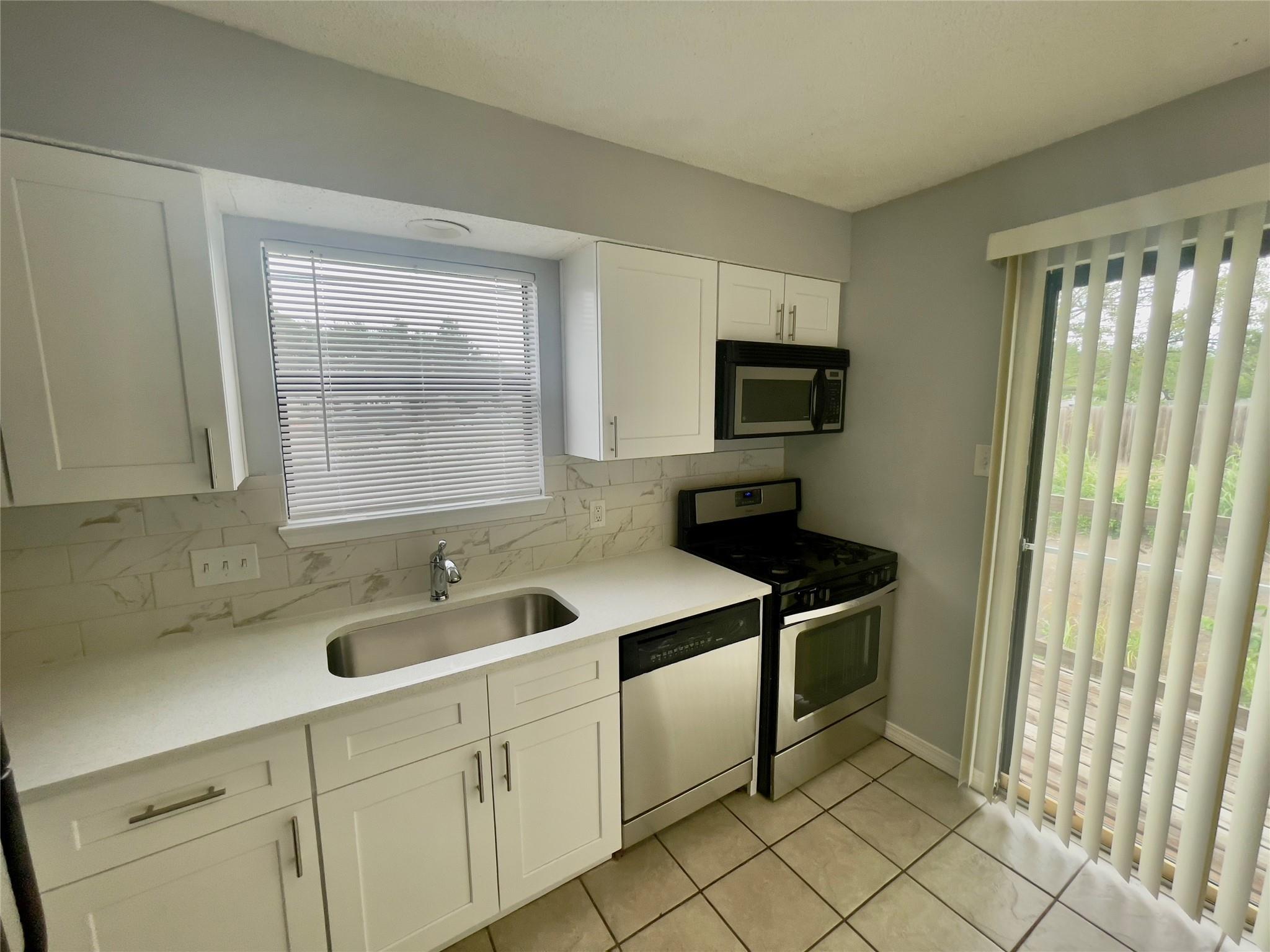 2001 Kenneth Ave #a Property Photo 4