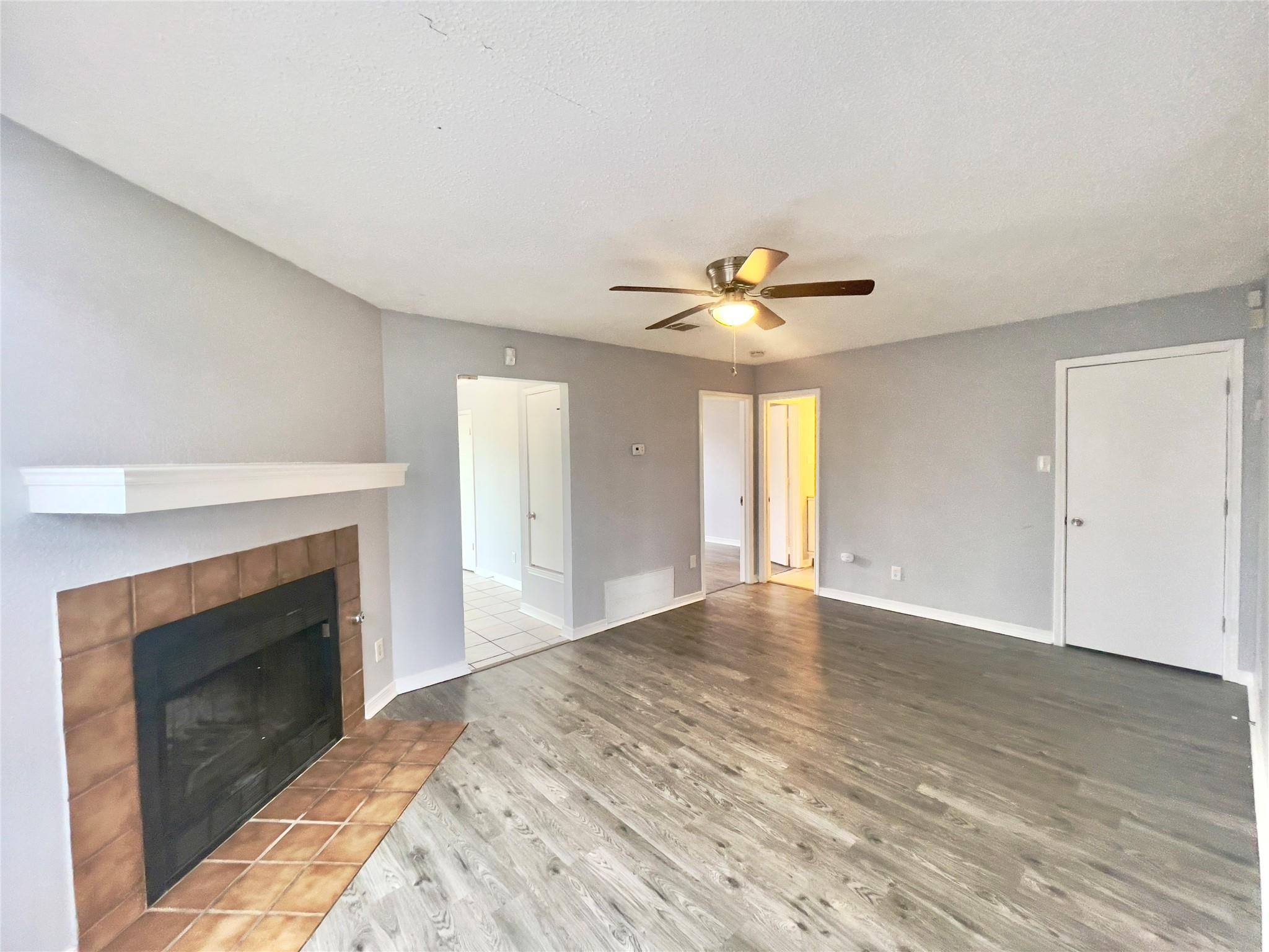 2001 Kenneth Ave #a Property Photo 6