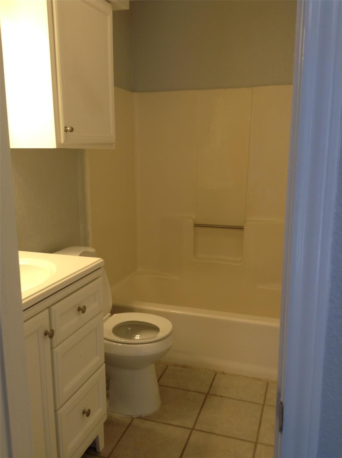 2001 Kenneth Ave #a Property Photo 15