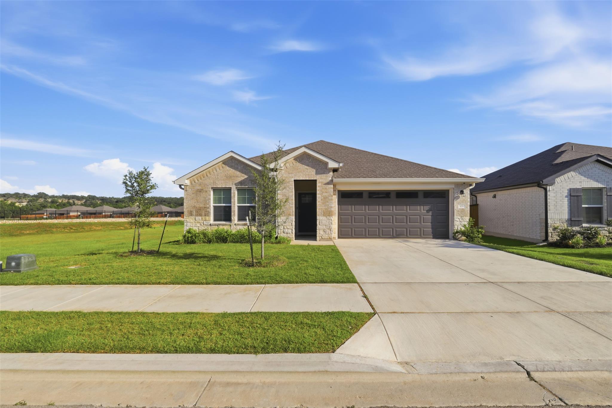 109 Bruin Paw Dr Property Photo 1