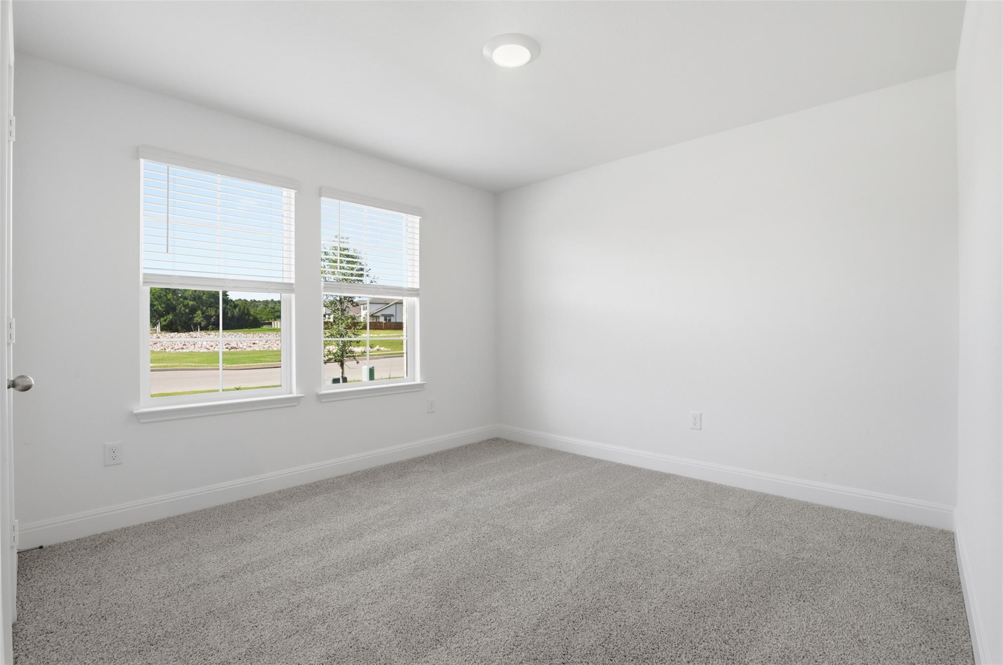 109 Bruin Paw Dr Property Photo 4