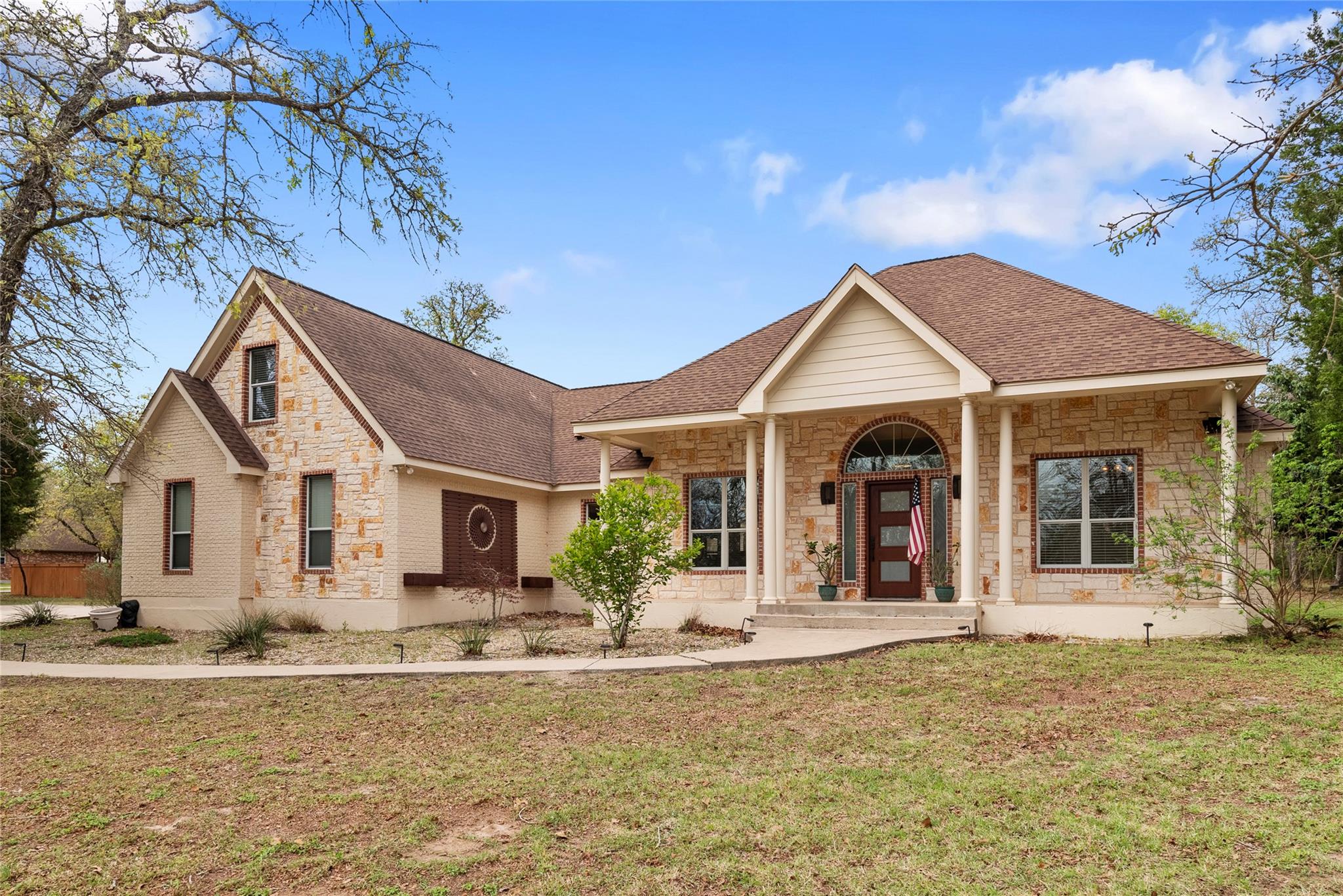 330 Arbors Cir Property Photo