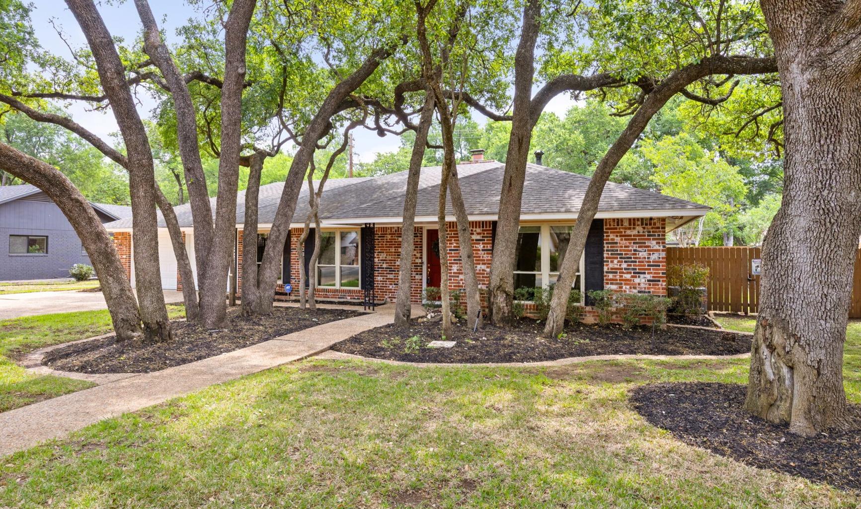 8603 Silver Ridge Dr Property Photo
