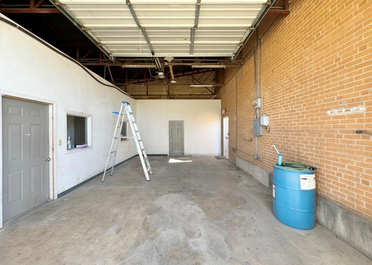 205 S Main St #a Property Photo 5