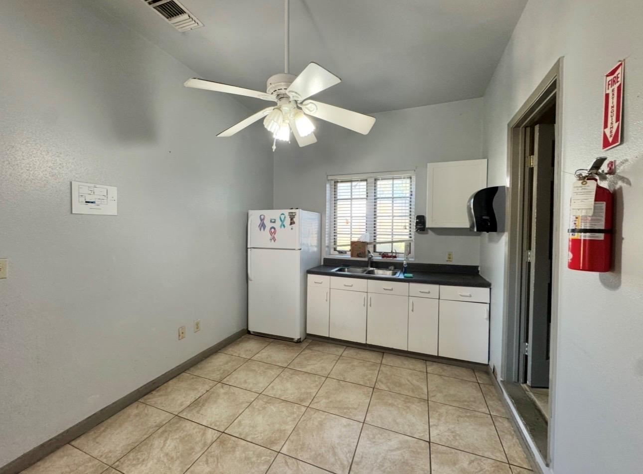 205 S Main St #a Property Photo 8