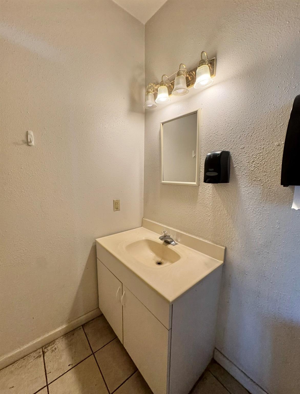 205 S Main St #a Property Photo 10