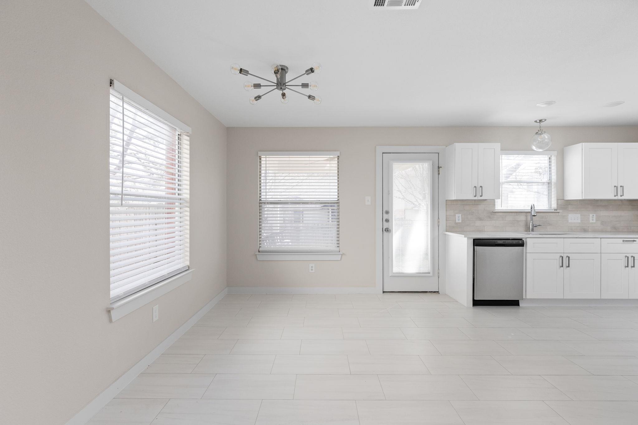 11116 Jim Thorpe Ln Property Photo 6
