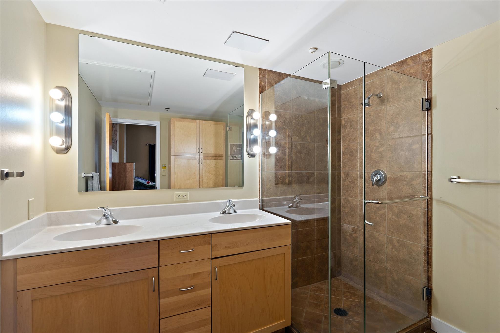 711 W 26th St #307 Property Photo 15
