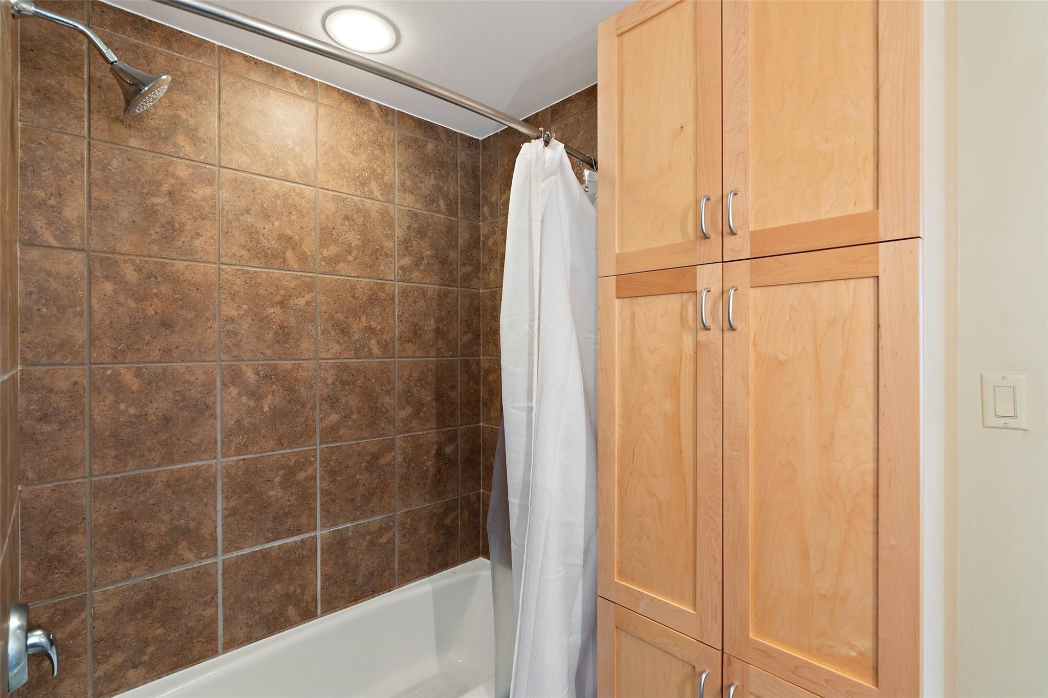 711 W 26th St #307 Property Photo 19