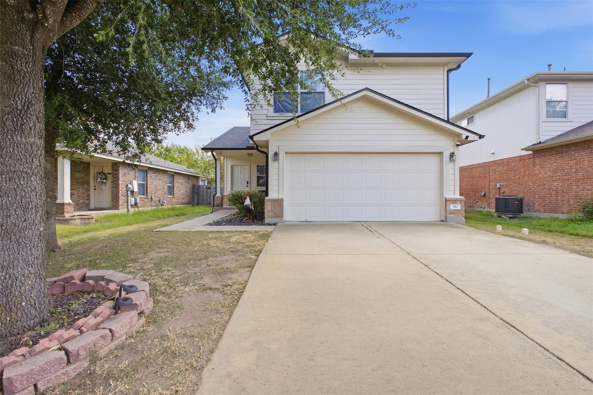 912 Sweet Leaf Ln Property Photo 2