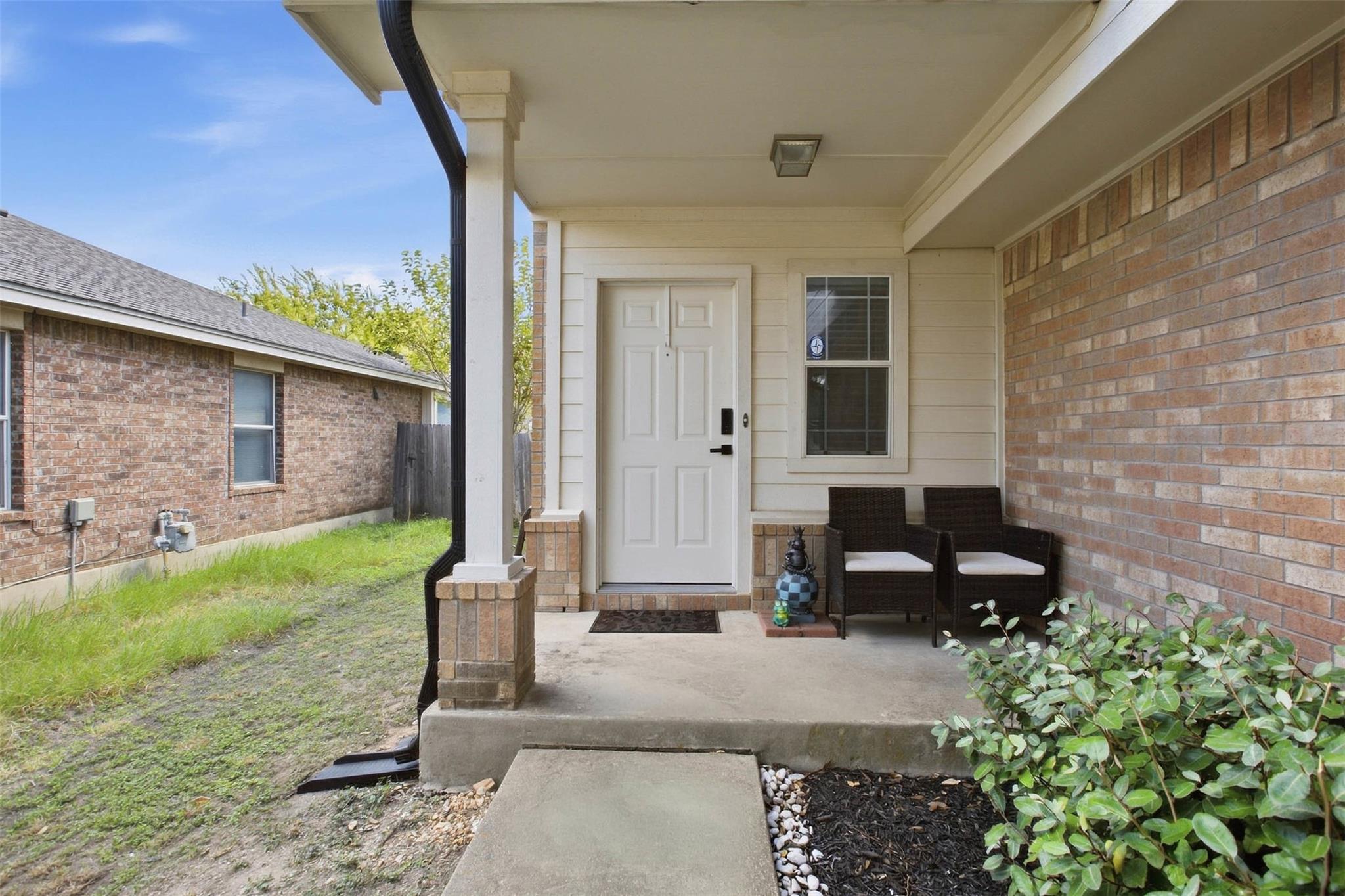 912 Sweet Leaf Ln Property Photo 3