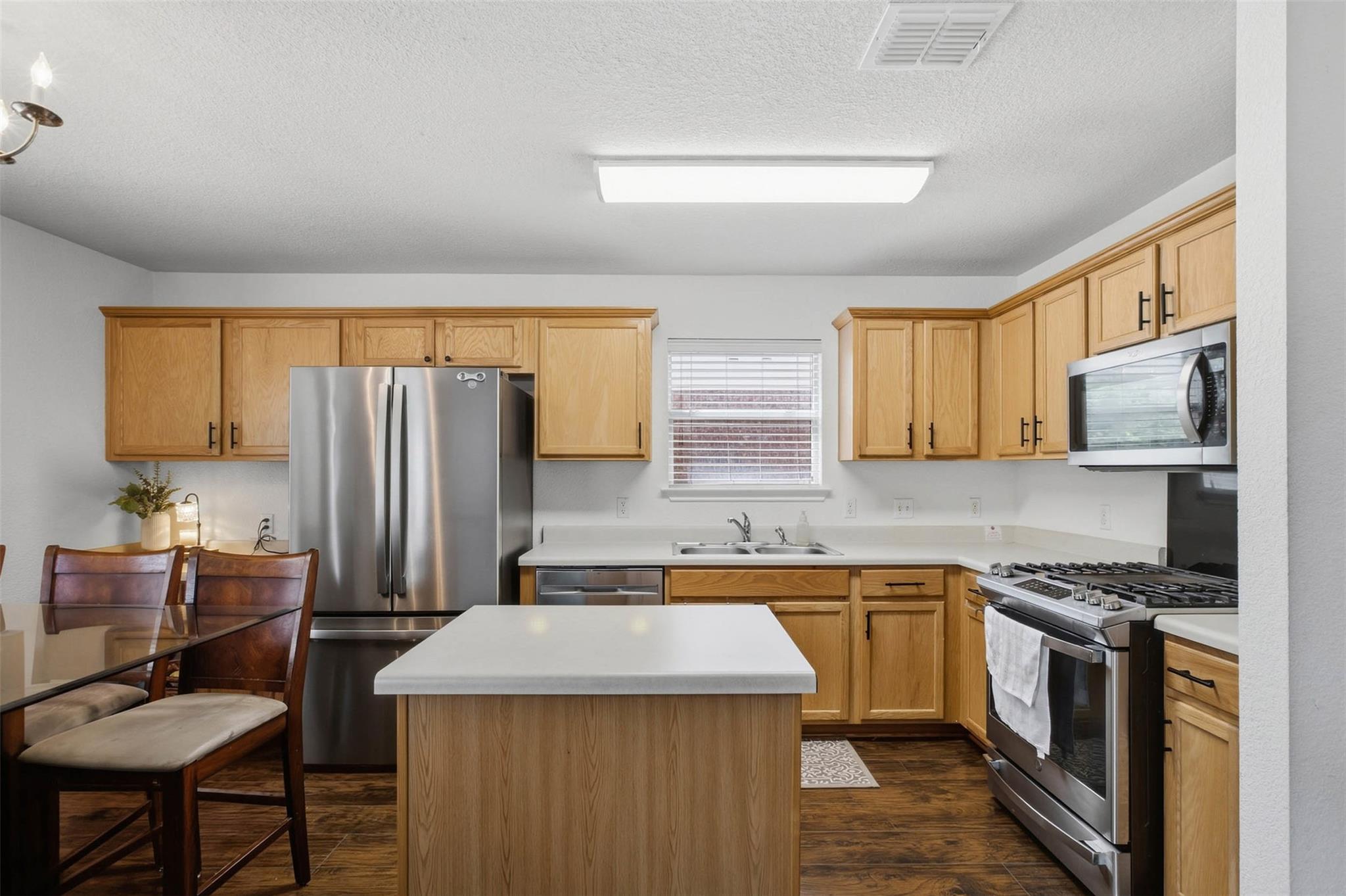 912 Sweet Leaf Ln Property Photo 8