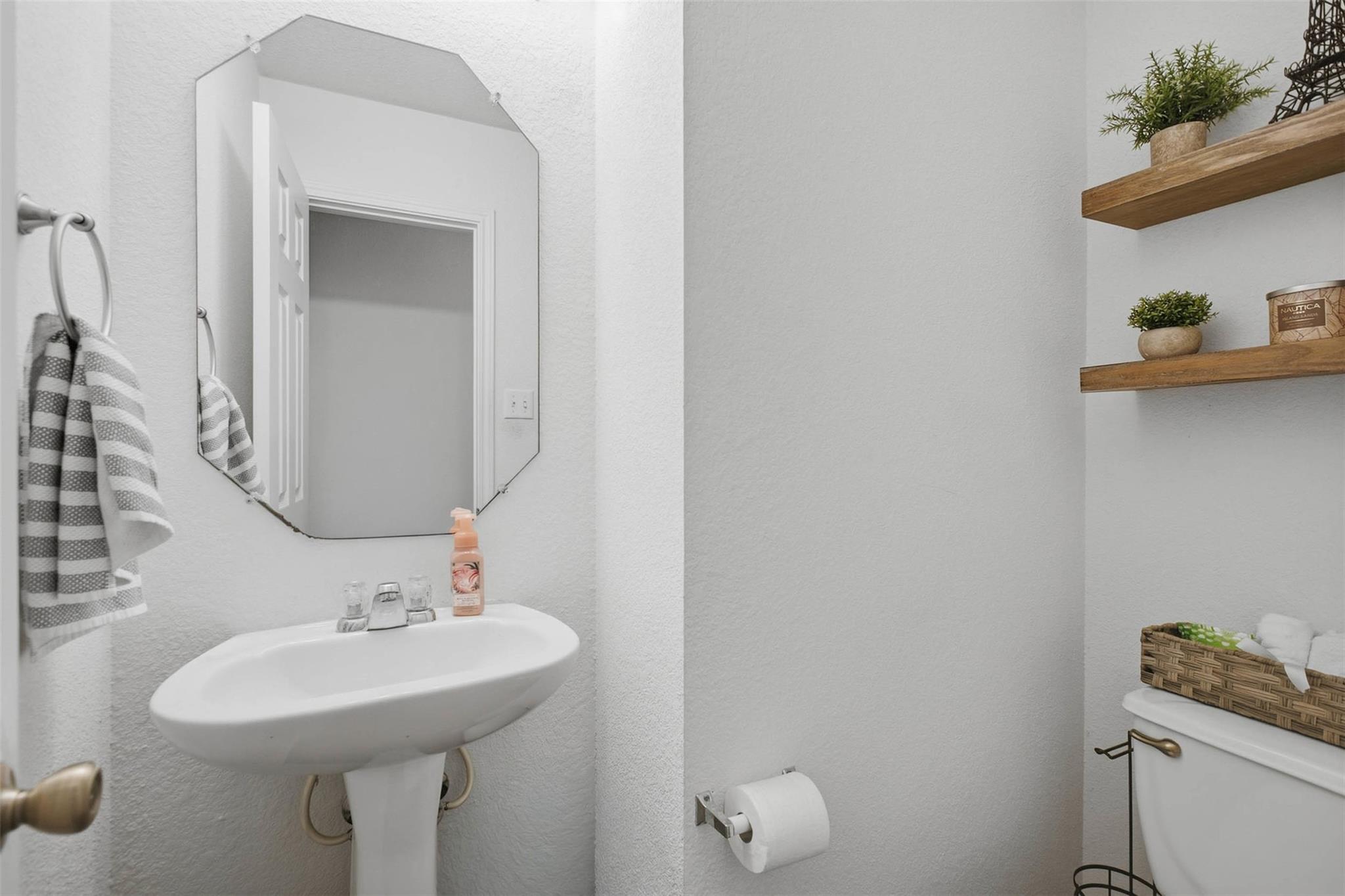 912 Sweet Leaf Ln Property Photo 10