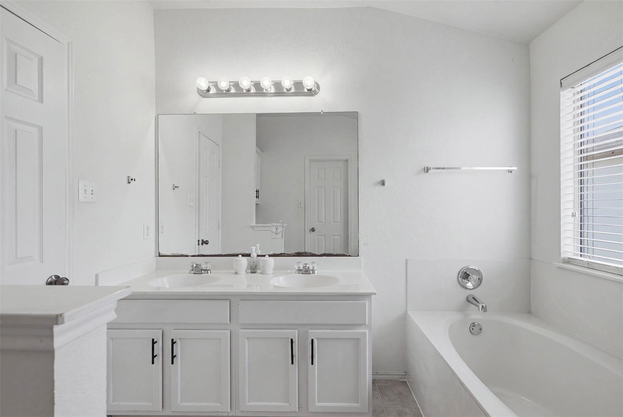 912 Sweet Leaf Ln Property Photo 13
