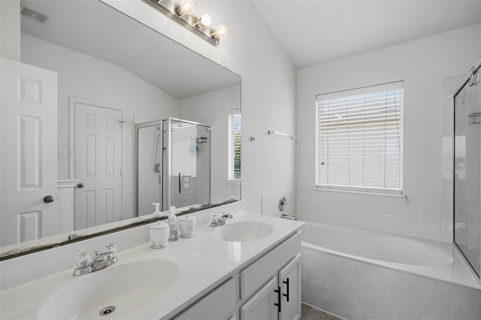 912 Sweet Leaf Ln Property Photo 14