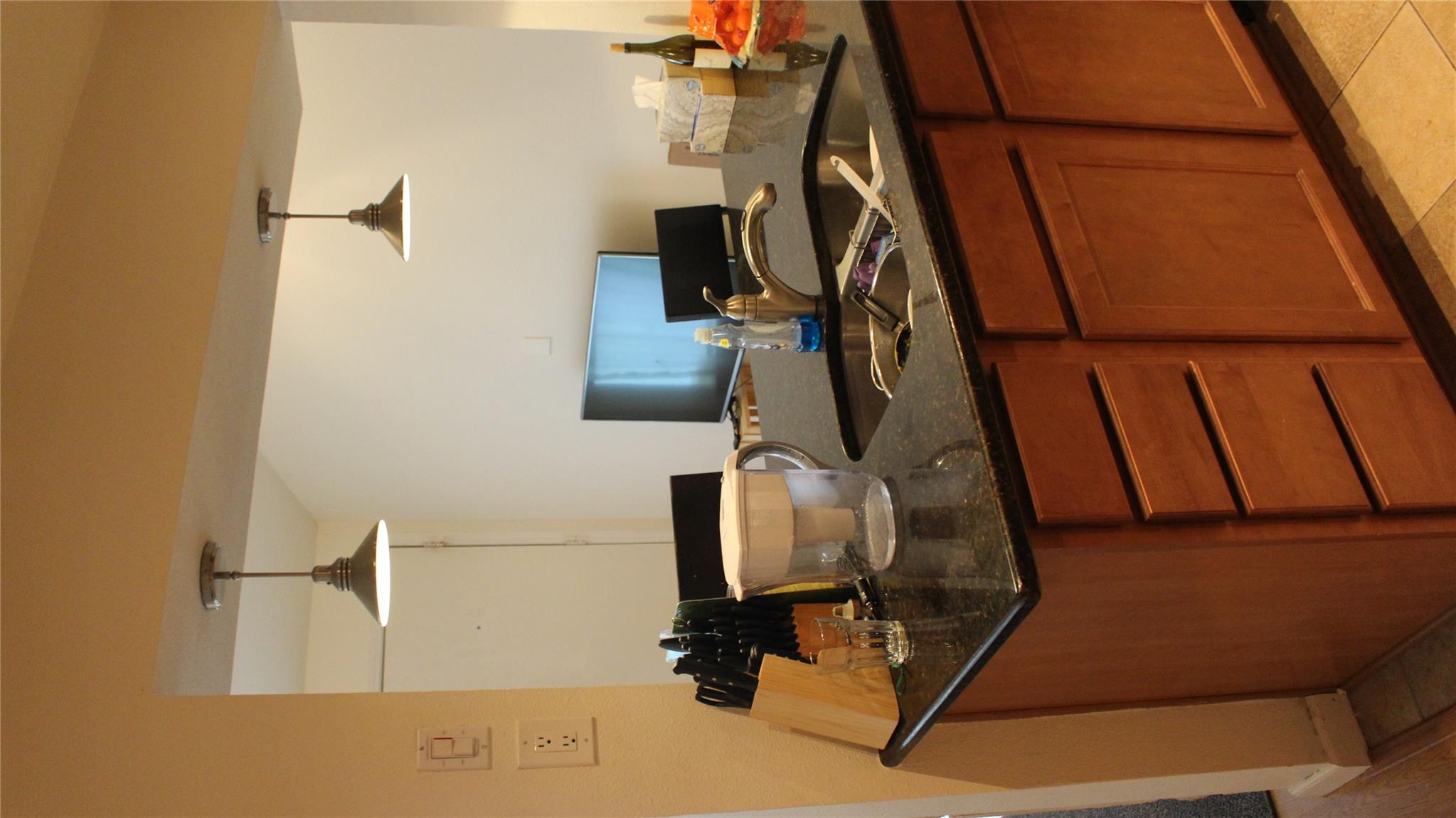 612 Park Pl #302 Property Photo 5