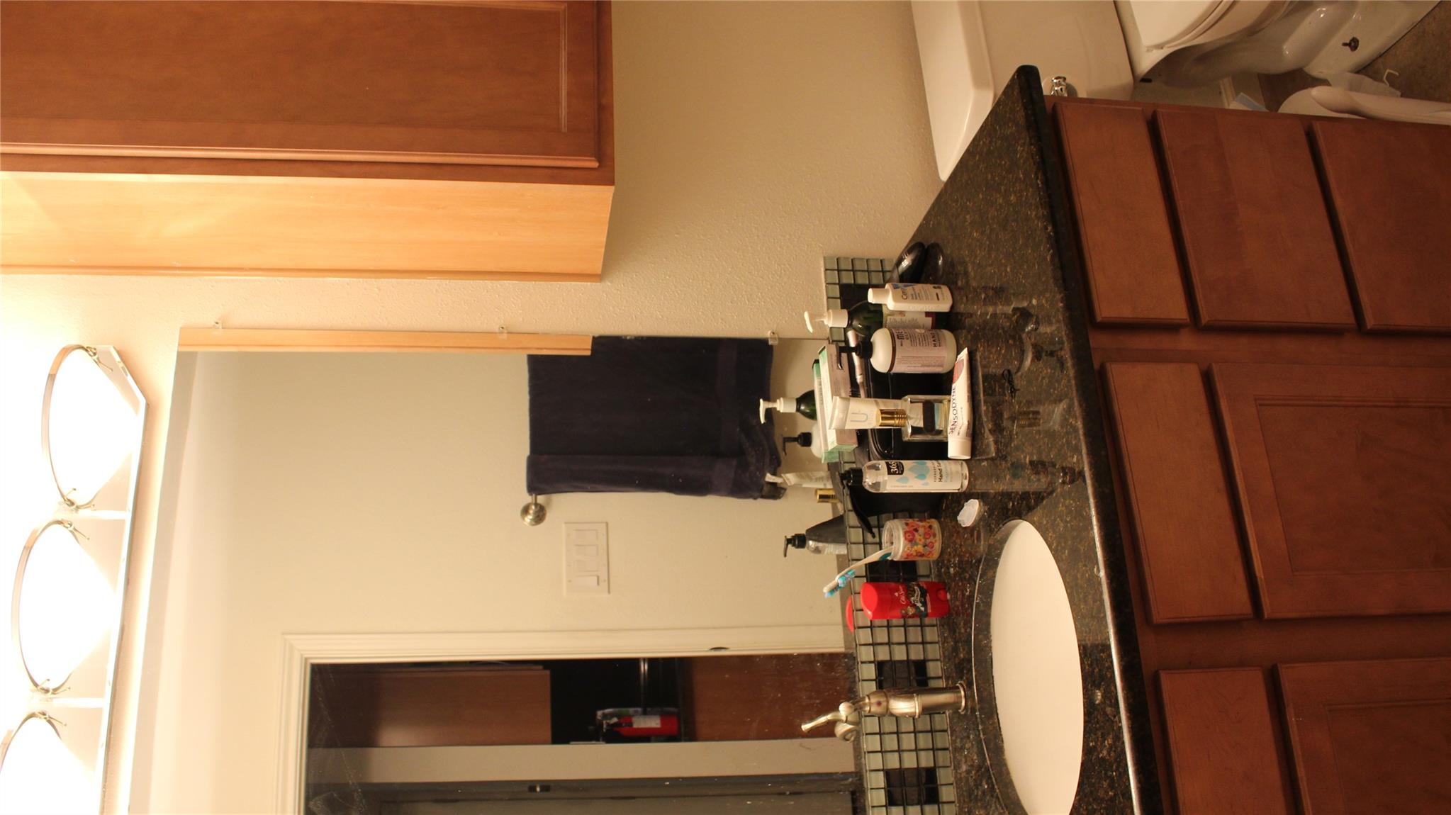 612 Park Pl #302 Property Photo 8