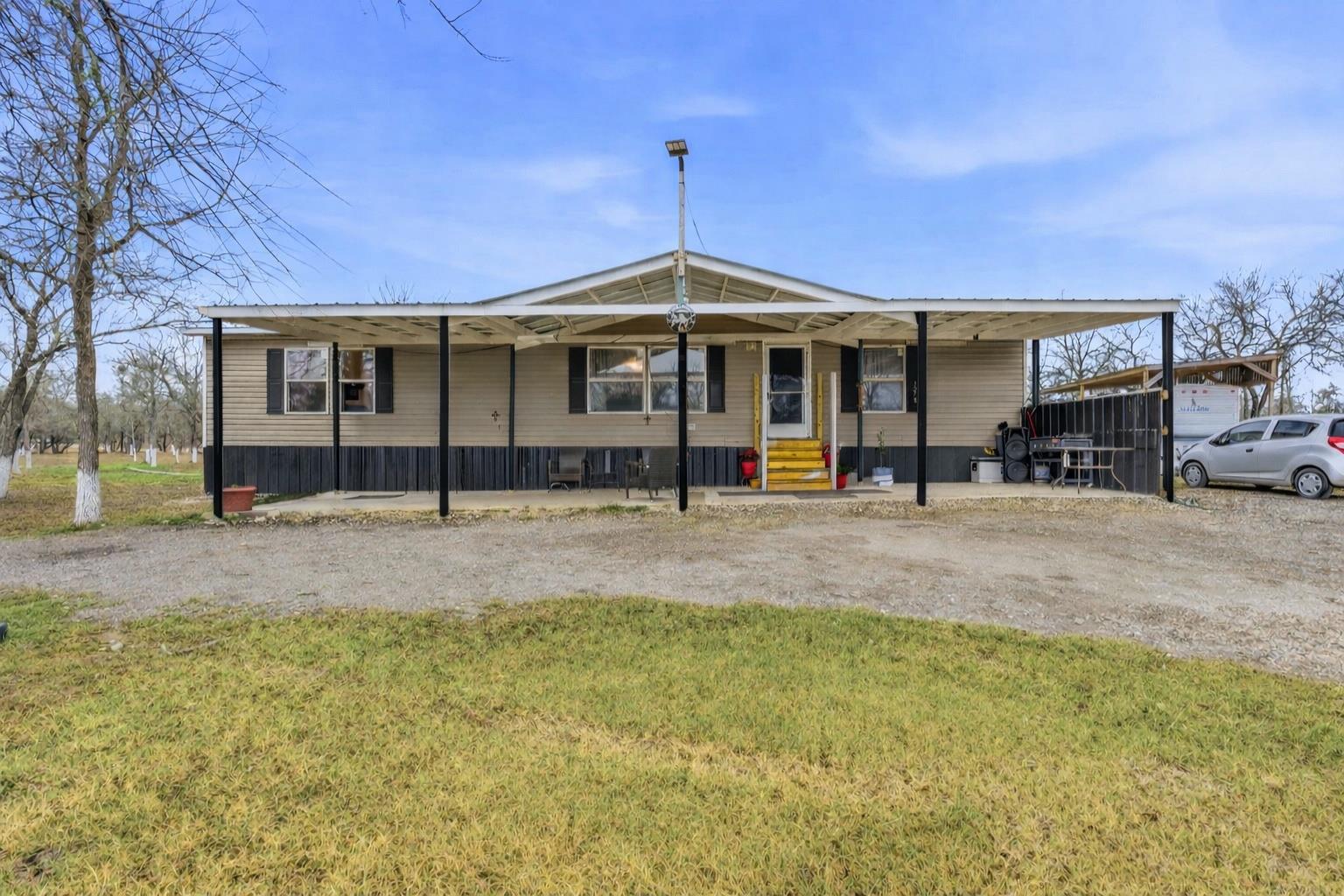 1278 Fm 812 Rd Property Photo