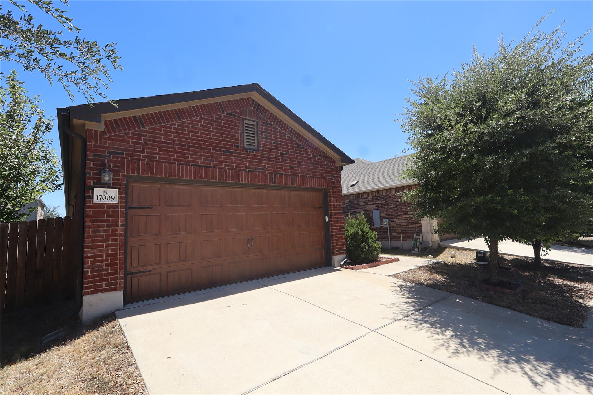 17009 Gibbons Path Property Photo 2