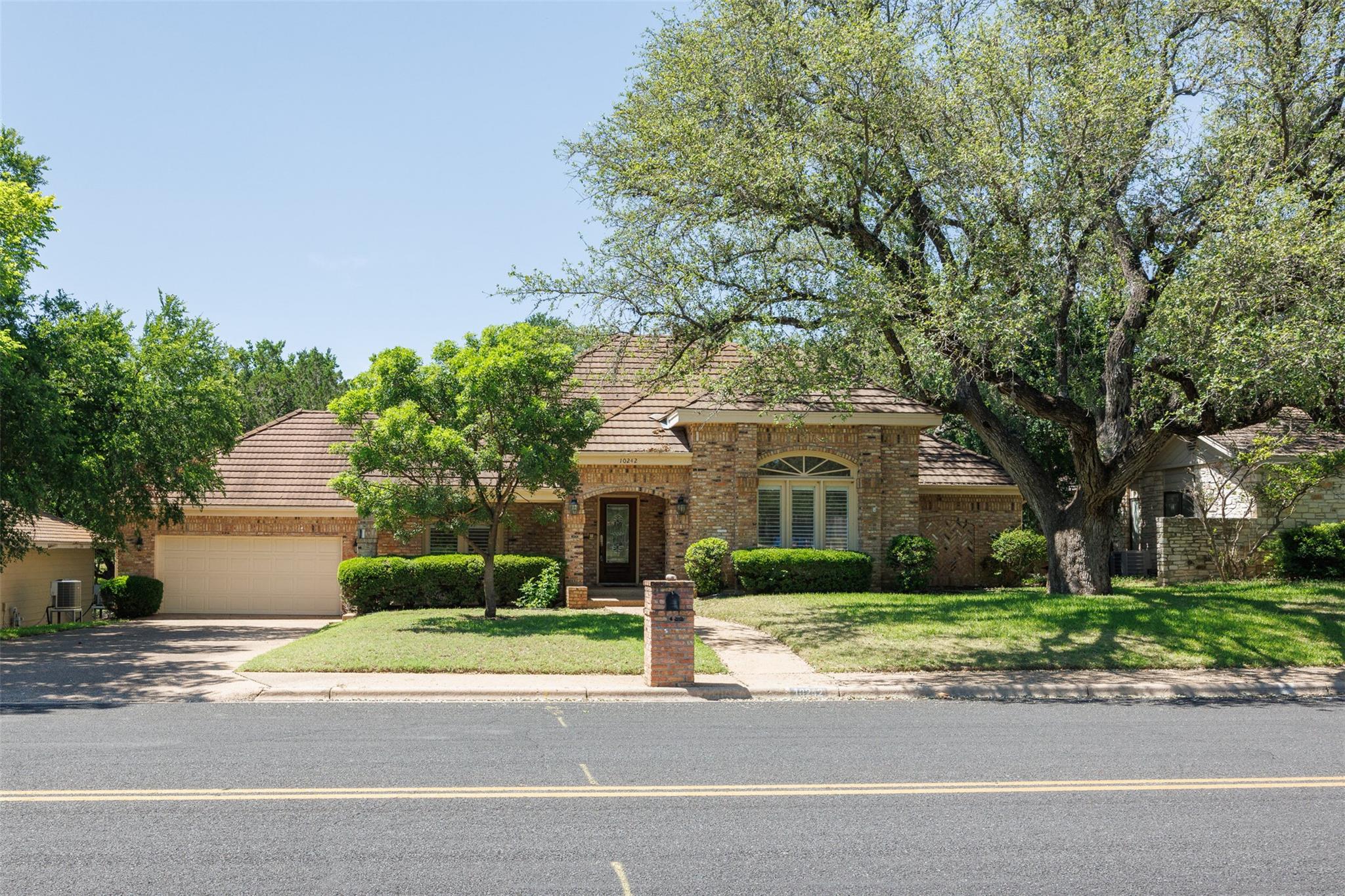 10242 Pinehurst Dr Property Photo