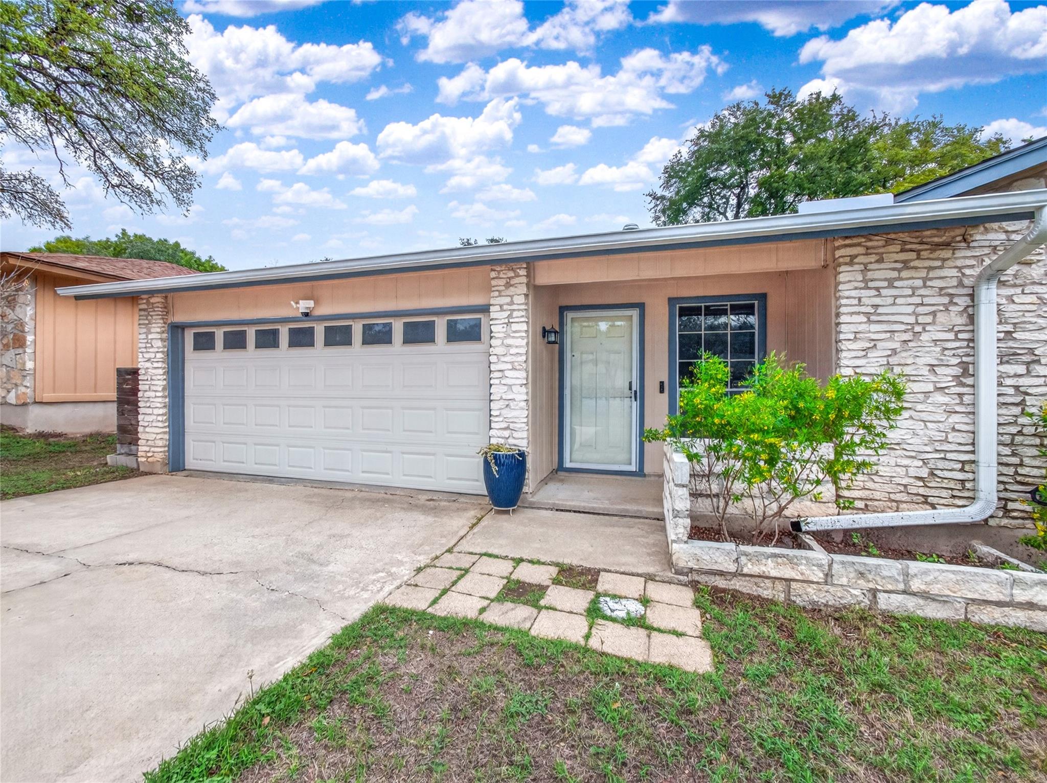 3502 Ambleside Dr Property Photo 2