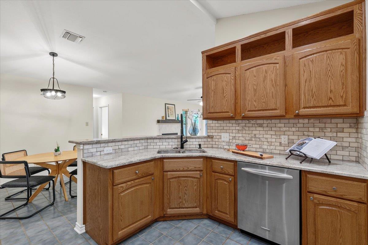 12914 Steeple Chase Dr Property Photo 3