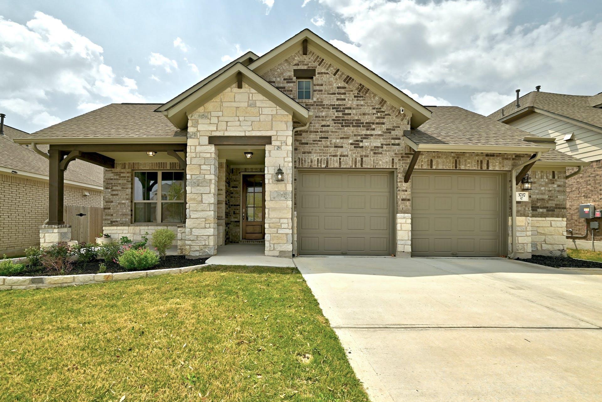3717 Fieldfare Dr Property Photo 2