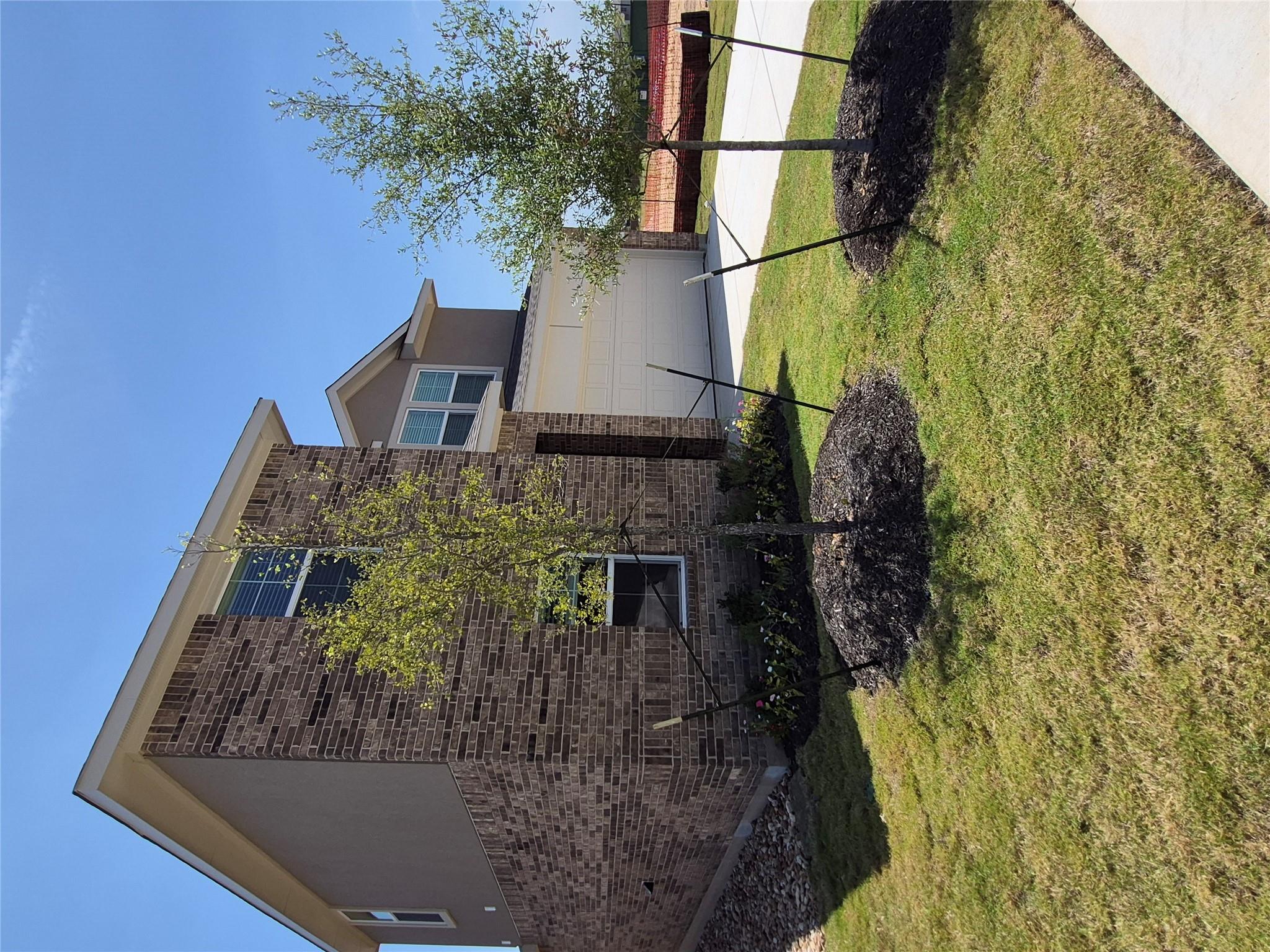 1816 Dandy Brush Dr Property Photo 2