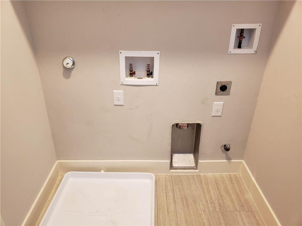 1125 Walton Ln #c Property Photo 17