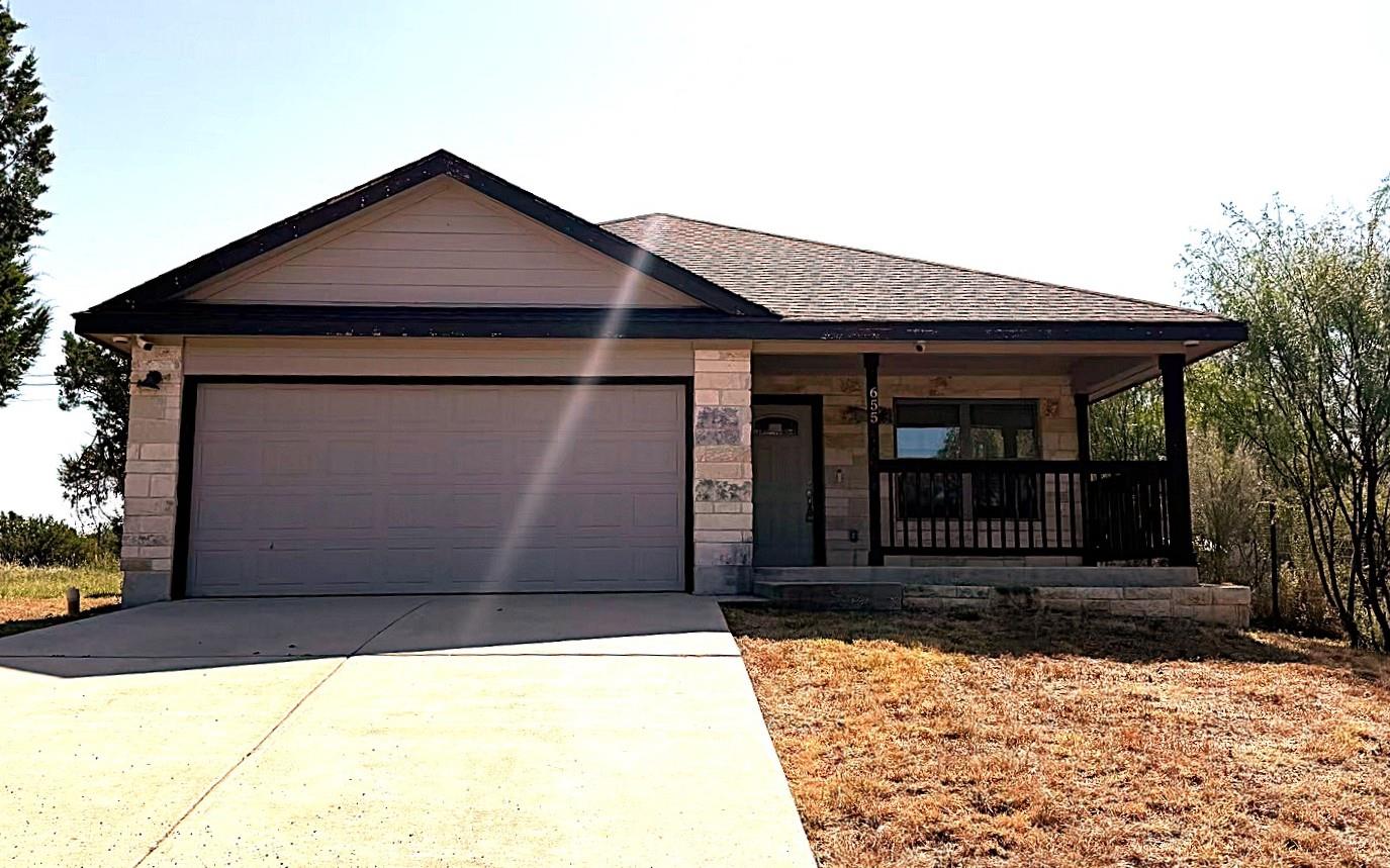 655 Oak Ln Property Photo 1