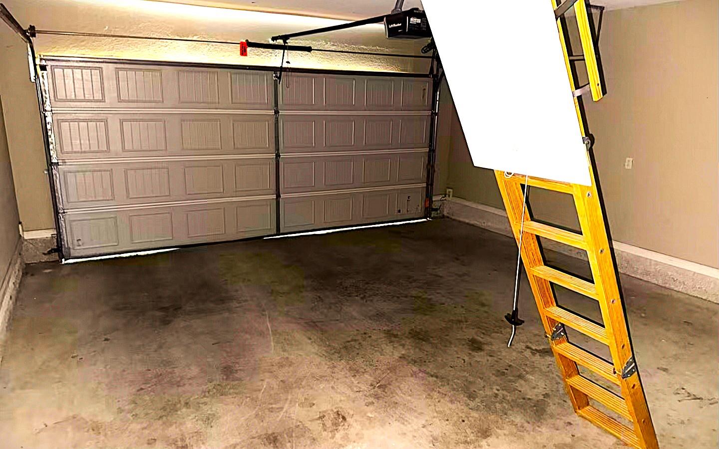 655 Oak Ln Property Photo 3