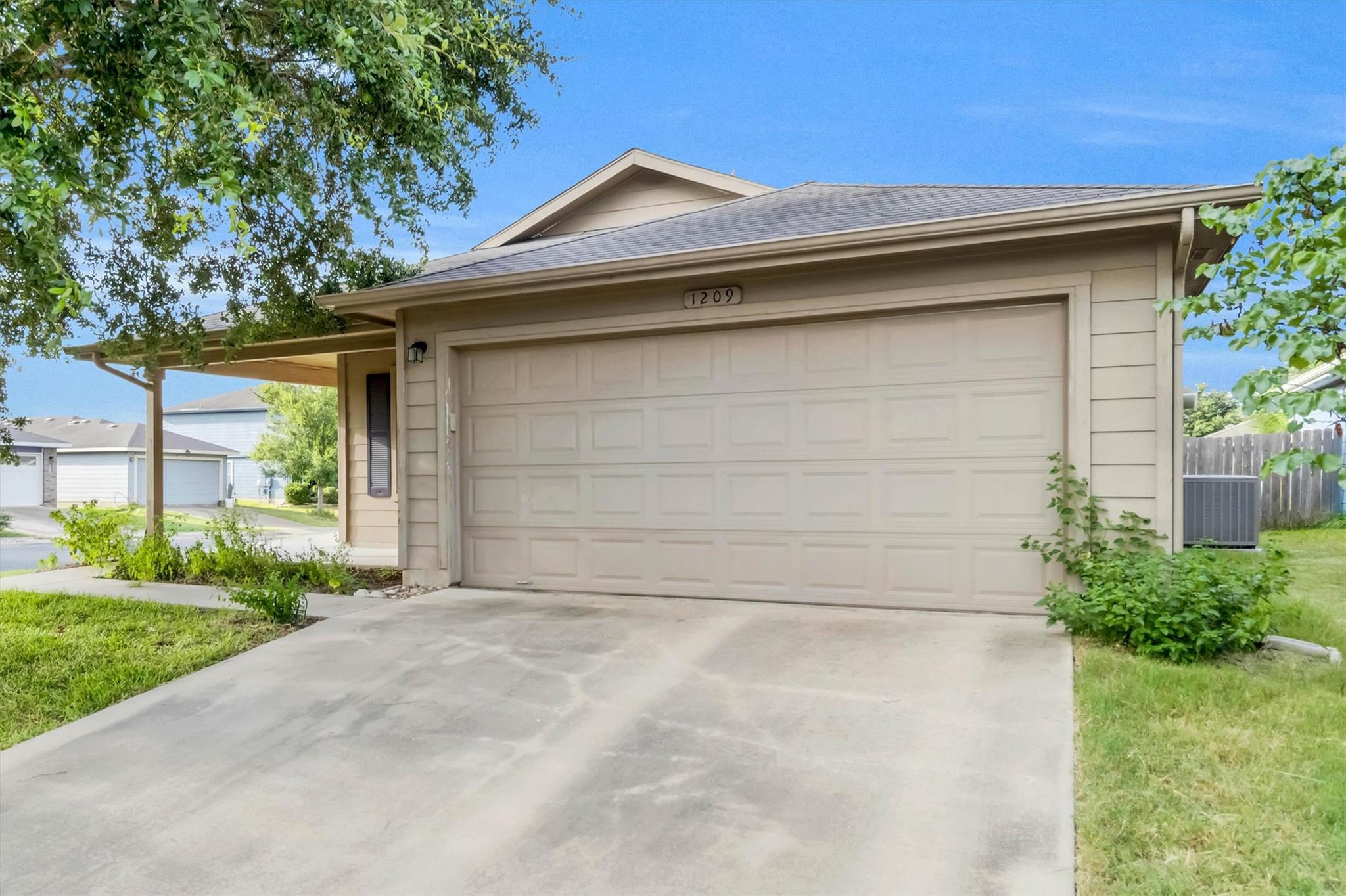 1209 Anise Dr Property Photo 1